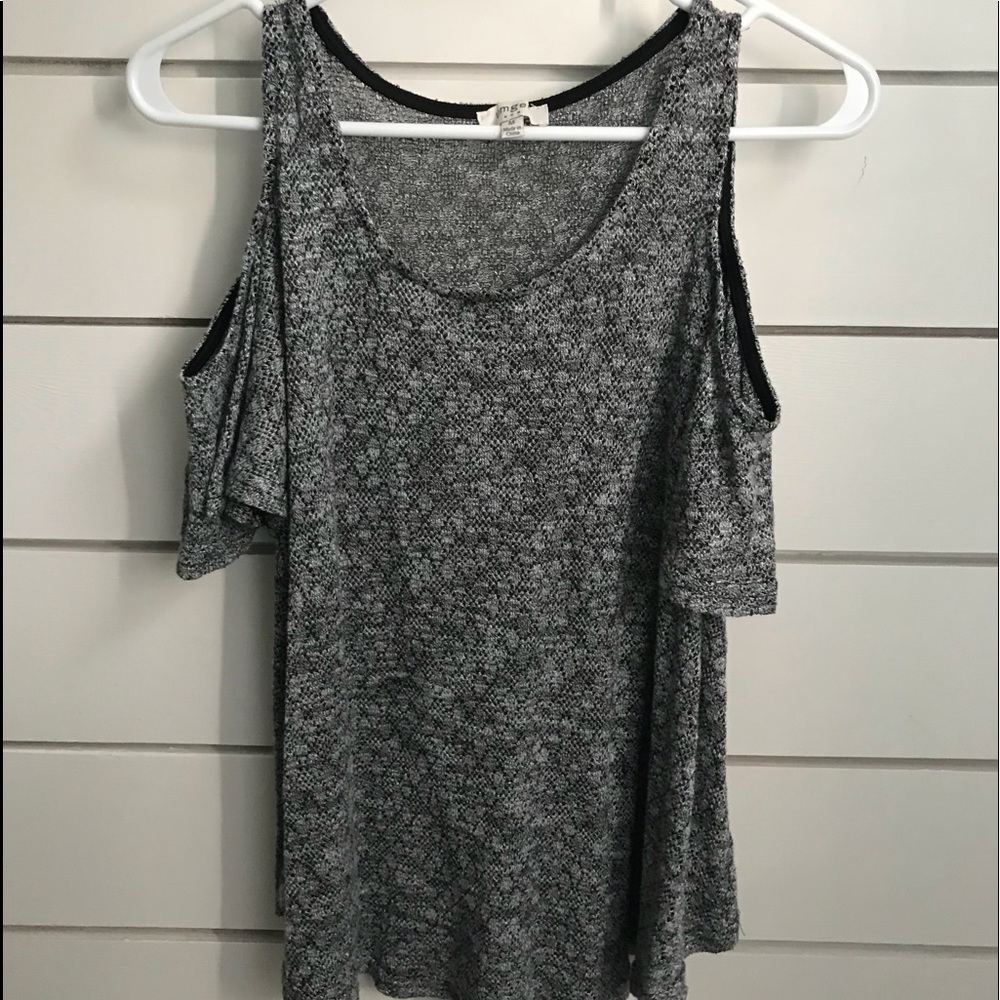Umgee cold shoulder shirt